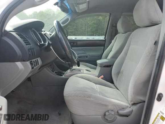 ✅ 2011 Toyota Tacoma PreRunner • VIN: 3TMJU4GN5BM110818 • Lot: 81706355. Listed on Copart with 217,883 mi. Free auction sales archive from the USA and detailed vehicle history report at DreamBid. Image 7.
