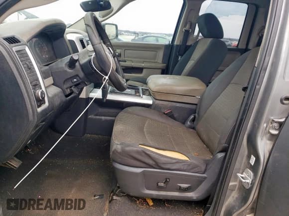 ✅ 2010 Dodge 1500 SLT • VIN: 1D7RB1GT2AS246132 • Lot: 45815805. Wystawiony na Copart z przebiegiem 561 626 mil. Bezpłatny archiwum sprzedaży aukcyjnych z USA i szczegółowy raport historii pojazdu na DreamBid. Zdjęcie 7.