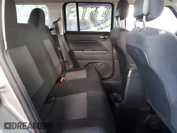 ✅ 2015 Jeep Patriot Altitude • VIN: 1C4NJRBB2FD135987 • Lot: 91443265. Wystawiony na Copart z przebiegiem 165 922 mil. Bezpłatny archiwum sprzedaży aukcyjnych z USA i szczegółowy raport historii pojazdu na DreamBid. Zdjęcie 10.