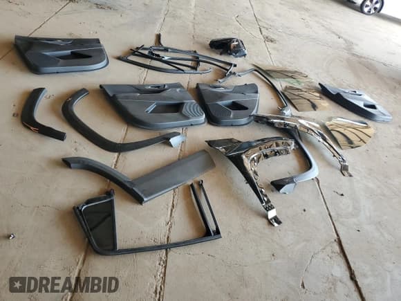 ✅ 2025 Chevrolet Equinox FWD RS • VIN: 3GNAXLEG8SL330330 • Lot: 63268875. Wystawiony na Copart z przebiegiem 1 460 mil. Bezpłatny archiwum sprzedaży aukcyjnych z USA i szczegółowy raport historii pojazdu na DreamBid. Zdjęcie 13.