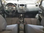 ✅ 2008 Nissan Versa S • VIN: 3N1BC13E38L357378 • Лот: 92388505. Опубликован ранее на Copart с пробегом 269 130 миль. Бесплатный доступ к архиву аукционных продаж из США и подробный отчёт об истории автомобиля на DreamBid. Изображение 8.