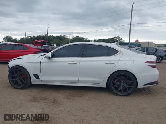 ✅ 2022 Genesis G70 Launch Edition • VIN: KMTG14TE4NU082214 • Lot: 43582661. Wystawiony na IAAI z przebiegiem 49 429 mil. Bezpłatny archiwum sprzedaży aukcyjnych z USA i szczegółowy raport historii pojazdu na DreamBid. Zdjęcie 15.