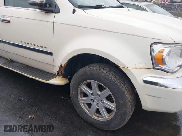 ✅ 2008 Chrysler Aspen Limited • VIN: 1A8HW58218F111663 • Lot: 43737899. Wystawiony na IAAI z przebiegiem 199 790 mil. Bezpłatny archiwum sprzedaży aukcyjnych z USA i szczegółowy raport historii pojazdu na DreamBid. Zdjęcie 20.