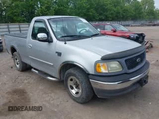 ✅ 2002 Ford F-150 XL • VIN: 1FTRF17W72NA69067 • Lot: 42127001. Wystawiony na IAAI z przebiegiem 234 022 mil. Bezpłatny archiwum sprzedaży aukcyjnych z USA i szczegółowy raport historii pojazdu na DreamBid. Zdjęcie 1.