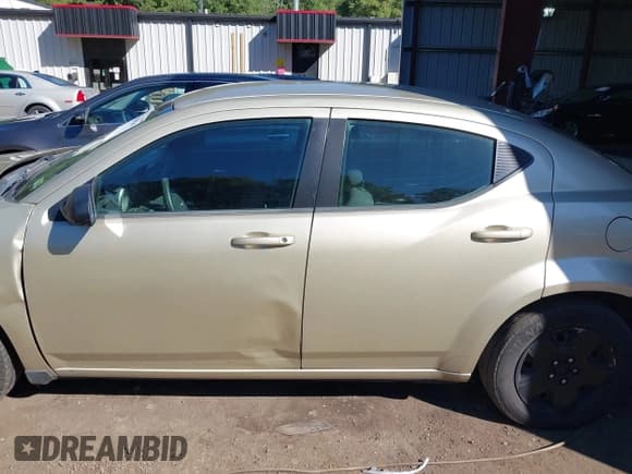 ✅ 2010 Dodge Avenger SXT • VIN: 1B3CC4FB7AN236283 • Лот: 43448189. Опубликован ранее на IAAI с пробегом 248 422 миль. Бесплатный доступ к архиву аукционных продаж из США и подробный отчёт об истории автомобиля на DreamBid. Изображение 14.