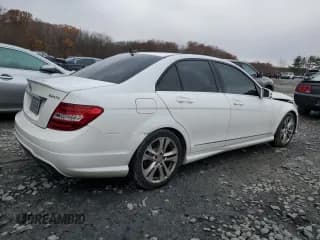 ✅ 2013 Mercedes-Benz C 300 Luxury • VIN: WDDGF8AB1DA839057 • Lot: 92147335. Wystawiony na Copart z przebiegiem 152 008 mil. Bezpłatny archiwum sprzedaży aukcyjnych z USA i szczegółowy raport historii pojazdu na DreamBid. Zdjęcie 3.