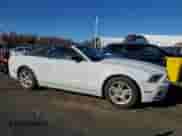 2014 Ford Mustang V6 с VIN 1ZVBP8EM5E5310442, выставлен на аукционе Copart как лот 89859995 с пробегом 110 663 миль миль и Чистый • Clean title. История ставок и продаж доступна на DreamBid. Изображение 4.