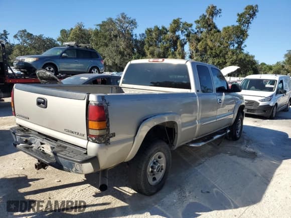 ✅ 2007 GMC Sierra 1500 • VIN: 1GTHC29D77E165147 • Lot: 80799064. Wystawiony na Copart z przebiegiem 233 678 mil. Bezpłatny archiwum sprzedaży aukcyjnych z USA i szczegółowy raport historii pojazdu na DreamBid. Zdjęcie 3.