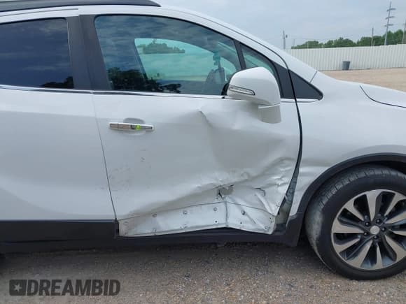 ✅ 2019 Buick Encore Essence • VIN: KL4CJCSM4KB887082 • Лот: 42815724. Опубликован ранее на IAAI с пробегом 121 494 миль. Бесплатный доступ к архиву аукционных продаж из США и подробный отчёт об истории автомобиля на DreamBid. Изображение 6.