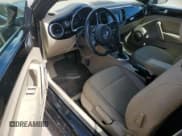 ✅ 2013 Volkswagen Beetle 2.5L • VIN: 3VW5P7AT9DM832472 • Lot: 81891665. Wystawiony na Copart z przebiegiem 59 650 mil. Bezpłatny archiwum sprzedaży aukcyjnych z USA i szczegółowy raport historii pojazdu na DreamBid. Zdjęcie 8.