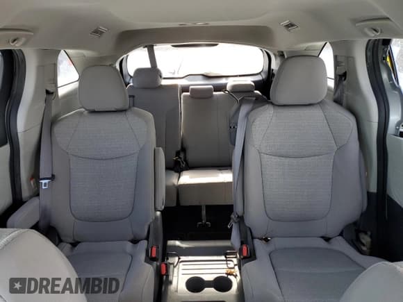 ✅ 2021 Toyota Sienna LE • VIN: 5TDKRKECXMS070833 • Lot: 86757214. Listed on Copart with 48,517 mi. Free auction sales archive from the USA and detailed vehicle history report at DreamBid. Image 10.