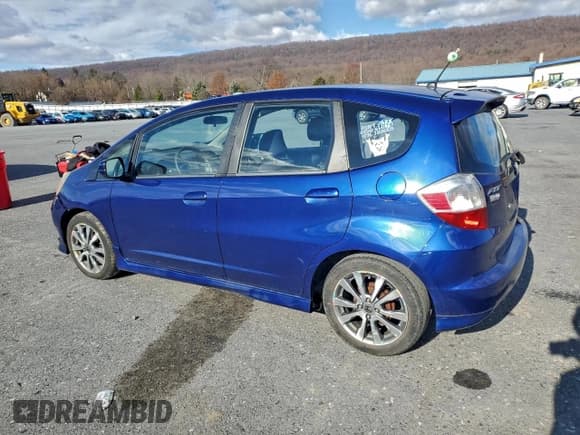 ✅ 2012 Honda Fit Sport • VIN: JHMGE8H5XCC014746 • Lot: 92003125. Listed on Copart with 323,401 mi. Free auction sales archive from the USA and detailed vehicle history report at DreamBid. Image 2.