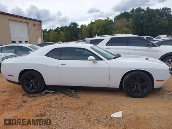 ✅ 2016 Dodge Challenger SXT • VIN: 2C3CDZAG4GH240163 • Lot: 43392879. Wystawiony na IAAI z przebiegiem 137 975 mil. Bezpłatny archiwum sprzedaży aukcyjnych z USA i szczegółowy raport historii pojazdu na DreamBid. Zdjęcie 13.