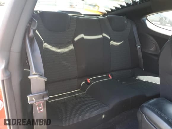 ✅ 2013 Hyundai Genesis Coupe 2.0T • VIN: KMHHT6KD8DU101360 • Lot: 61678305. Wystawiony na Copart z przebiegiem 63 190 mil. Bezpłatny archiwum sprzedaży aukcyjnych z USA i szczegółowy raport historii pojazdu na DreamBid. Zdjęcie 10.