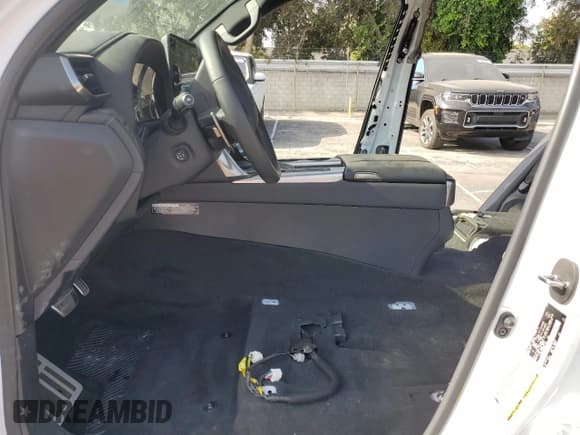 ✅ 2024 Lexus LX 600 F Sport • VIN: JTJMB7CX8R4041167 • Lot: 57153155. Listed on Copart with 1,702 mi. Free auction sales archive from the USA and detailed vehicle history report at DreamBid. Image 7.