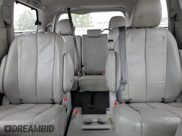 ✅ 2013 Toyota Sienna XLE AAS • VIN: 5TDYK3DC3DS280051 • Лот: 56063785. Опубликован ранее на Copart с пробегом 199 875 миль. Бесплатный доступ к архиву аукционных продаж из США и подробный отчёт об истории автомобиля на DreamBid. Изображение 10.