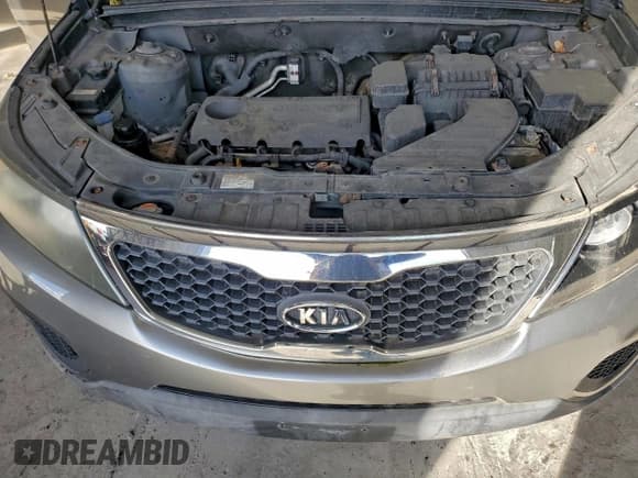 ✅ 2011 Kia Sorento LX • VIN: 5XYKT3A19BG051535 • Lot: 94230695. Wystawiony na Copart z przebiegiem 140 563 mil. Bezpłatny archiwum sprzedaży aukcyjnych z USA i szczegółowy raport historii pojazdu na DreamBid. Zdjęcie 12.