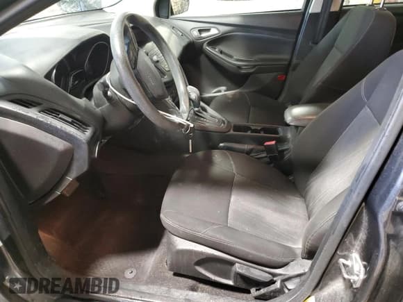 ✅ 2018 Ford Focus SE • VIN: 1FADP3F27JL219566 • Lot: 92574245. Wystawiony na Copart z przebiegiem 62 658 mil. Bezpłatny archiwum sprzedaży aukcyjnych z USA i szczegółowy raport historii pojazdu na DreamBid. Zdjęcie 7.