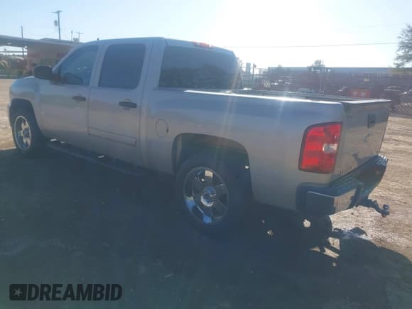 ✅ 2007 Chevrolet Silverado 1500 1LT • VIN: 2GCEC13J871688674 • Lot: 43707213. Wystawiony na IAAI z przebiegiem 293 504 mil. Bezpłatny archiwum sprzedaży aukcyjnych z USA i szczegółowy raport historii pojazdu na DreamBid. Zdjęcie 3.