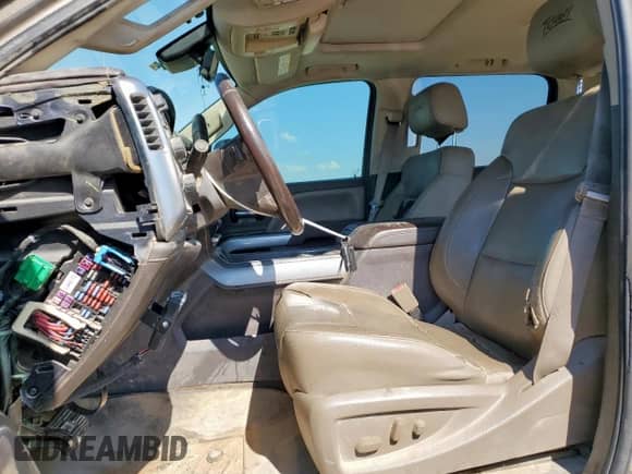 2015 Chevrolet Silverado 2500HD LTZ с VIN 1GC1KWE84FF104240, выставлен на аукционе Copart как лот 84268505 с пробегом 361 305 миль миль и Списание • Salvage title. История ставок и продаж доступна на DreamBid. Изображение 7.