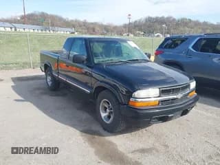 ✅ 2001 Chevrolet S-10 LS • VIN: 1GCCS19W818150784 • Лот: 41864042. Опубликован ранее на IAAI с пробегом 103 561 миль. Бесплатный доступ к архиву аукционных продаж из США и подробный отчёт об истории автомобиля на DreamBid. Изображение 1.
