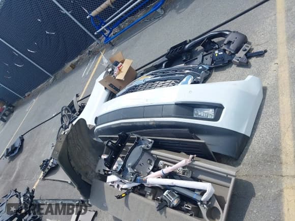 ✅ 2017 Chevrolet Tahoe LT • VIN: 1GNSCBKC4HR288848 • Lot: 42806850. Listed on IAAI with 133,190 mi. Free auction sales archive from the USA and detailed vehicle history report at DreamBid. Image 12.