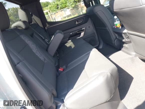 ✅ 2025 Toyota Tundra Limited • VIN: 5TFJA5DB8SX258142 • Лот: 42491306. Опубликован ранее на IAAI с пробегом 13 832 миль. Бесплатный доступ к архиву аукционных продаж из США и подробный отчёт об истории автомобиля на DreamBid. Изображение 8.