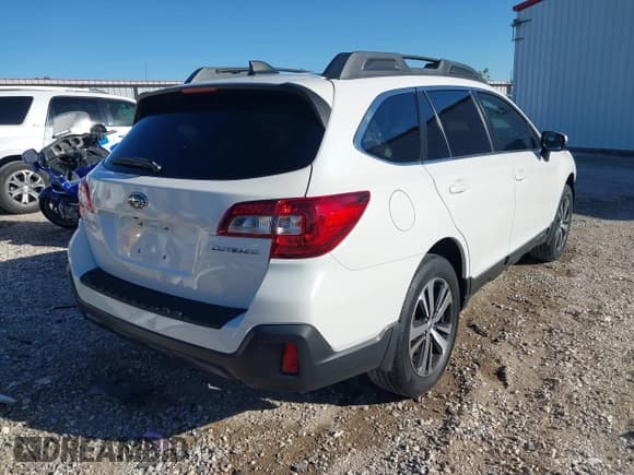 ✅ 2018 Subaru Outback Limited • VIN: 4S4BSAKC9J3380726 • Lot: 43507818. Listed on IAAI with 74,026 mi. Free auction sales archive from the USA and detailed vehicle history report at DreamBid. Image 4.