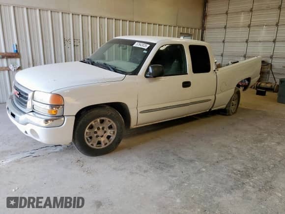 2007 GMC Sierra 1500 SLE1 with VIN 1GTEC19Z97Z112984, listed as a Copart auction lot 57942025 with 267,802 mi miles and Salvage title. Bid and sale history available at DreamBid. Image 1.