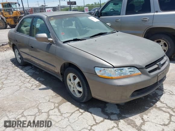 ✅ 2000 Honda Accord SE • VIN: 1HGCG5673YA090469 • Lot: 42391254. Listed on IAAI with 140,819 mi. Free auction sales archive from the USA and detailed vehicle history report at DreamBid. Image 1.