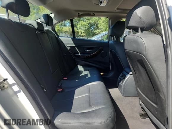 ✅ 2015 BMW 3 Series 320i • VIN: WBA3B1G56FNT07311 • Лот: 82003445. Опубликован ранее на Copart с пробегом 111 536 миль. Бесплатный доступ к архиву аукционных продаж из США и подробный отчёт об истории автомобиля на DreamBid. Изображение 10.