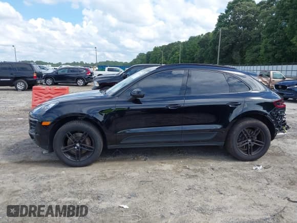 ✅ 2018 Porsche Macan • VIN: WP1AA2A56JLB07818 • Lot: 42976514. Listed on IAAI with 60,173 mi. Free auction sales archive from the USA and detailed vehicle history report at DreamBid. Image 14.