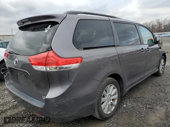 ✅ 2014 Toyota Sienna LE • VIN: 5TDJK3DC7ES089218 • Lot: 93612345. Wystawiony na Copart z przebiegiem 129 213 mil. Bezpłatny archiwum sprzedaży aukcyjnych z USA i szczegółowy raport historii pojazdu na DreamBid. Zdjęcie 3.