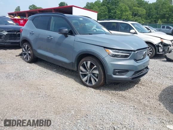 ✅ 2021 Volvo XC40 • VIN: YV4ED3UR8M2565124 • Lot: 42404610. Wystawiony na IAAI z przebiegiem 71 597 mil. Bezpłatny archiwum sprzedaży aukcyjnych z USA i szczegółowy raport historii pojazdu na DreamBid. Zdjęcie 1.