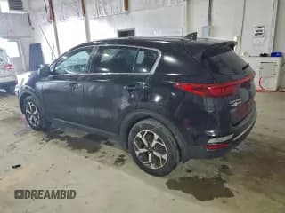 ✅ 2020 Kia Sportage LX • VIN: KNDPM3AC3L7798020 • Лот: 93257555. Опубликован ранее на Copart с пробегом 79 390 миль. Бесплатный доступ к архиву аукционных продаж из США и подробный отчёт об истории автомобиля на DreamBid. Изображение 2.