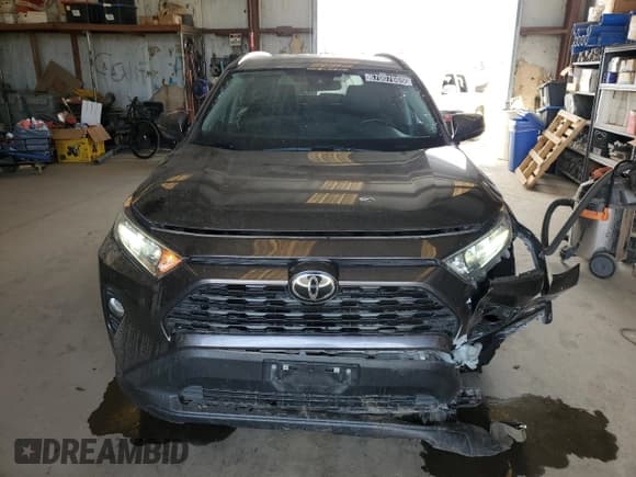 ✅ 2021 Toyota RAV4 XLE • VIN: 2T3W1RFV3MC171987 • Lot: 67007665. Wystawiony na Copart z przebiegiem 58 755 mil. Bezpłatny archiwum sprzedaży aukcyjnych z USA i szczegółowy raport historii pojazdu na DreamBid. Zdjęcie 5.