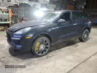 ✅ 2016 Porsche Cayenne Turbo • VIN: WP1AC2A2XGLA86089 • Lot: 88447515. Wystawiony na Copart z przebiegiem Nie podano. Bezpłatny archiwum sprzedaży aukcyjnych z USA i szczegółowy raport historii pojazdu na DreamBid. Zdjęcie 1.
