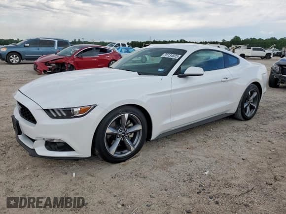 ✅ 2015 Ford Mustang V6 • VIN: 1FA6P8AM4F5351081 • Lot: 91134525. Listed on Copart with 8,829 mi. Free auction sales archive from the USA and detailed vehicle history report at DreamBid. Image 1.