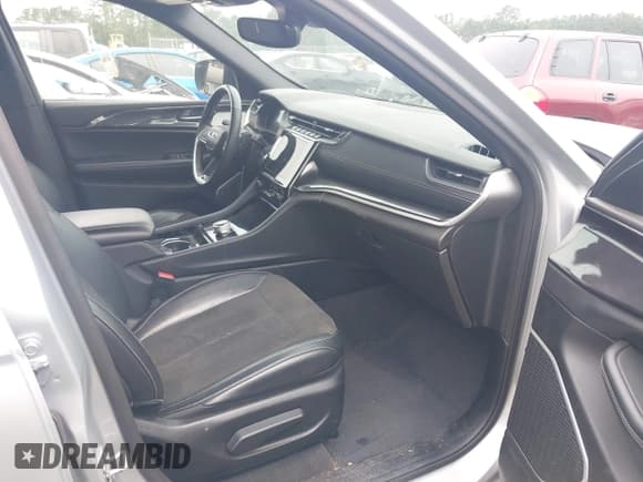 ✅ 2022 Jeep Grand Cherokee Altitude • VIN: 1C4RJJAG2N8581581 • Lot: 42258980. Listed on IAAI with 43,725 mi. Free auction sales archive from the USA and detailed vehicle history report at DreamBid. Image 5.