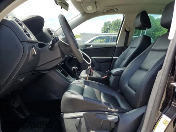 ✅ 2012 Volkswagen Tiguan SE • VIN: WVGAV7AXXCW577576 • Lot: 63107735. Wystawiony na Copart z przebiegiem 145 053 mil. Bezpłatny archiwum sprzedaży aukcyjnych z USA i szczegółowy raport historii pojazdu na DreamBid. Zdjęcie 7.