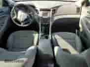 2014 Hyundai Sonata GLS z VIN 5NPEB4AC6EH872838, wystawiony jako Copart lot #70192395 z przebiegiem 178 622 mil mil oraz Nie do naprawy • Non repairable. Historia ofert i sprzedaży dostępna na DreamBid. Obrazek 8.