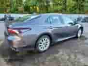2023 Toyota Camry LE z VIN 4T1C11AK0PU125966, wystawiony jako Copart lot #86100275 z przebiegiem 45 899 mil mil oraz Szkoda całkowita • Salvage title. Historia ofert i sprzedaży dostępna na DreamBid. Obrazek 3.