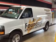 ✅ 2020 Chevrolet Express Cargo • VIN: 1GCWGAFG4L1260657 • Lot: 42243313. Wystawiony na IAAI z przebiegiem 116 707 mil. Bezpłatny archiwum sprzedaży aukcyjnych z USA i szczegółowy raport historii pojazdu na DreamBid. Zdjęcie 1.