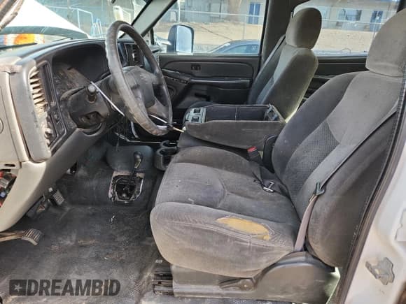 ✅ 2005 Chevrolet Silverado 2500HD LS • VIN: 1GCHK23U95F929468 • Lot: 92312705. Wystawiony na Copart z przebiegiem 314 955 mil. Bezpłatny archiwum sprzedaży aukcyjnych z USA i szczegółowy raport historii pojazdu na DreamBid. Zdjęcie 7.