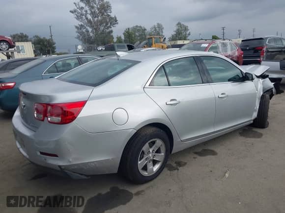2016 Chevrolet Malibu LT z VIN 1G11C5SA2GF121773, wystawiony jako IAAI lot #43301466 z przebiegiem 100 398 mil mil oraz . Historia ofert i sprzedaży dostępna na DreamBid. Obrazek 4.