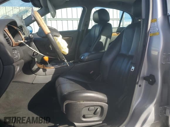 ✅ 2003 Jaguar S-Type • VIN: SAJEA01U93HM88313 • Lot: 92412575. Wystawiony na Copart z przebiegiem Nie podano. Bezpłatny archiwum sprzedaży aukcyjnych z USA i szczegółowy raport historii pojazdu na DreamBid. Zdjęcie 7.