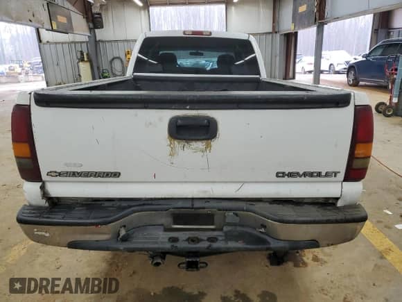 2002 Chevrolet Silverado 1500 with VIN 1GCEC19T72E234402, listed as a Copart auction lot 85130274 with 205,415 mi miles and Salvage title. Bid and sale history available at DreamBid. Image 6.
