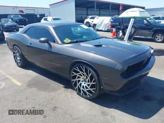 ✅ 2013 Dodge Challenger R/T Classic • VIN: 2C3CDYBT1DH670959 • Lot: 43122426. Wystawiony na IAAI z przebiegiem 132 507 mil. Bezpłatny archiwum sprzedaży aukcyjnych z USA i szczegółowy raport historii pojazdu na DreamBid. Zdjęcie 1.