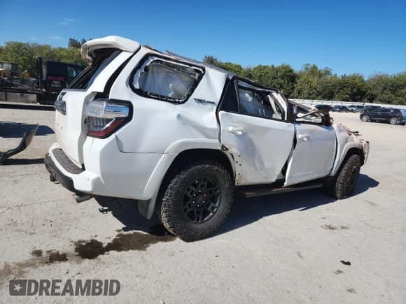 ✅ 2015 Toyota 4Runner Limited • VIN: JTEBU5JR9F5206853 • Lot: 89448685. Wystawiony na Copart z przebiegiem Nie podano. Bezpłatny archiwum sprzedaży aukcyjnych z USA i szczegółowy raport historii pojazdu na DreamBid. Zdjęcie 3.