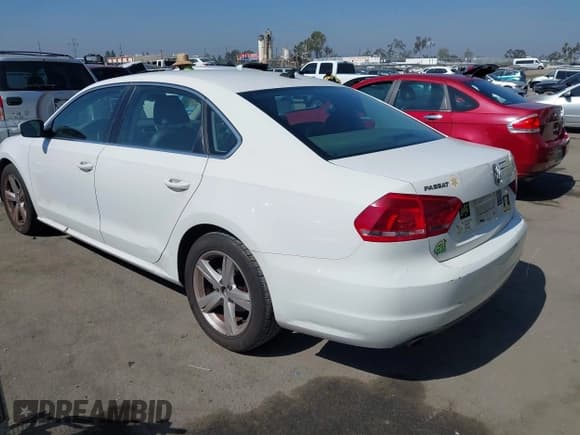 ✅ 2013 Volkswagen Passat SE • VIN: 1VWBP7A32DC013114 • Лот: 42397874. Опубликован ранее на IAAI с пробегом 186 882 миль. Бесплатный доступ к архиву аукционных продаж из США и подробный отчёт об истории автомобиля на DreamBid. Изображение 3.